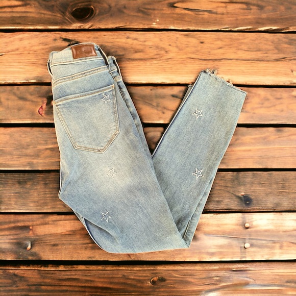 Women’s Hollister Jeans - Picture 3 of 6